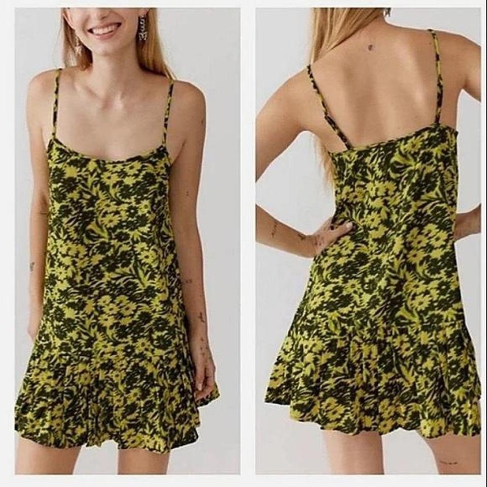 Yellow faded daisies dress